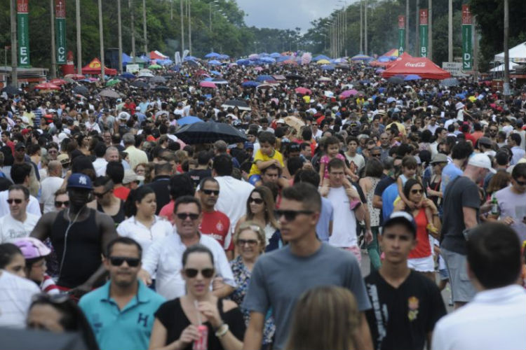 A última edição, realizada em março, reuniu cerca de 50 mil pessoas no Eixão Norte e provocou grandes filas e engarrafamento